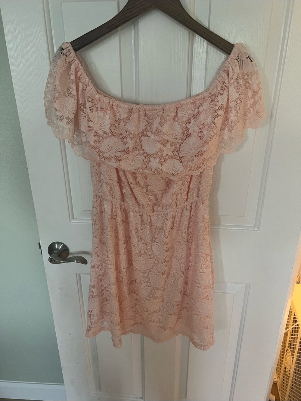 Pale peach Lace Off-Shoulder Dress. Size Large. Pinky brand.